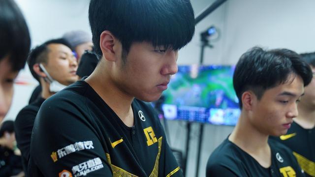 保持球队的 保持球队的